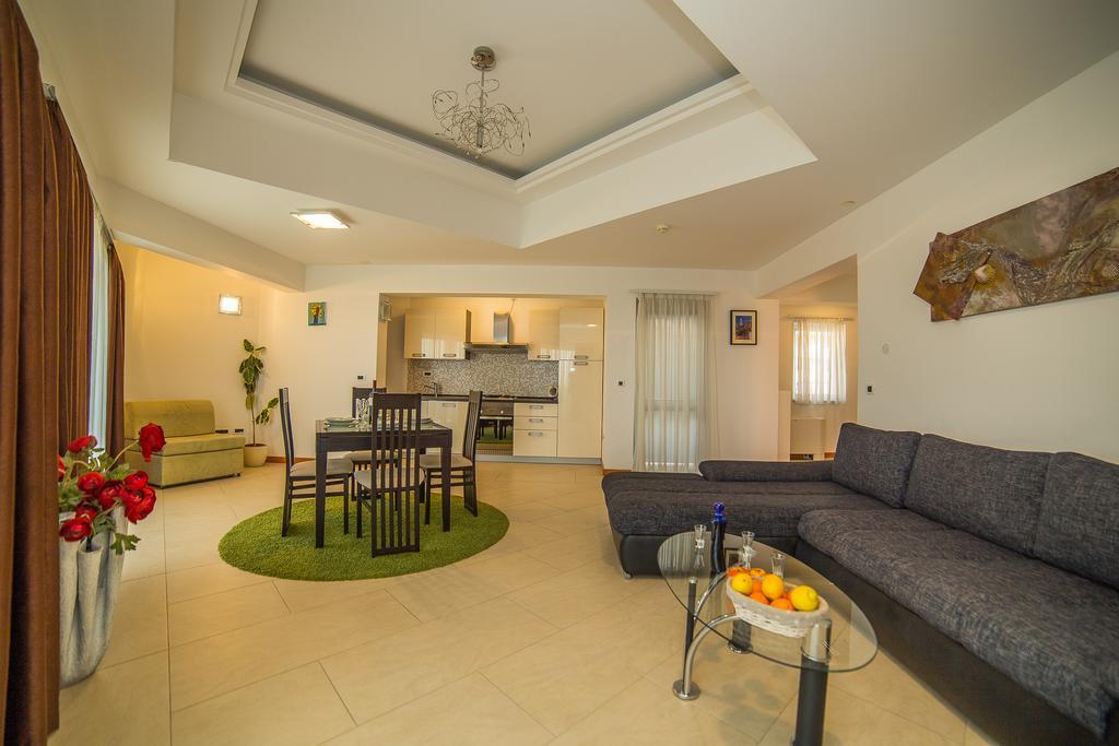 Apartments Milan Макарска Экстерьер фото
